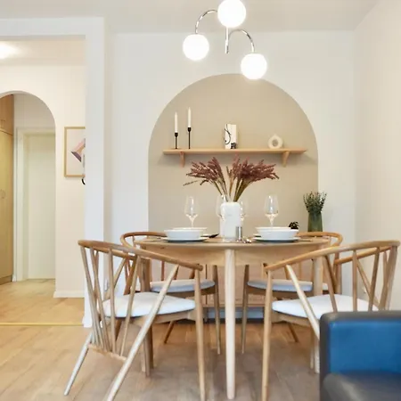 Διαμέρισμα Snug - Design Am Mit Terrasse, Garten Und Seezugang