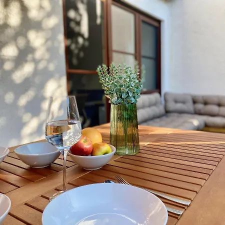 Διαμέρισμα Snug - Design Am Mit Terrasse, Garten Und Seezugang