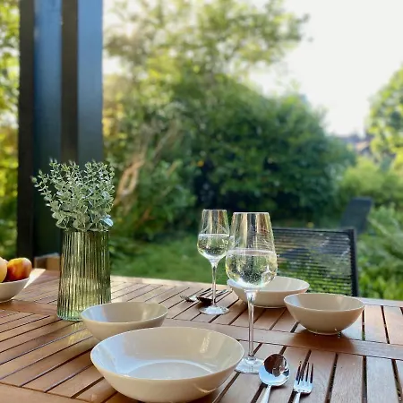 Διαμέρισμα Snug - Design Am Mit Terrasse, Garten Und Seezugang *