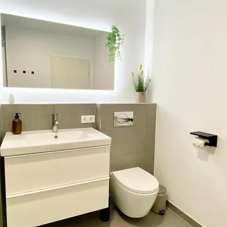 Snug - Design Am Mit Terrasse, Garten Und Seezugang Apartment