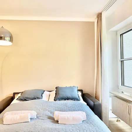 Snug - Design Am Mit Terrasse, Garten Und Seezugang Apartment